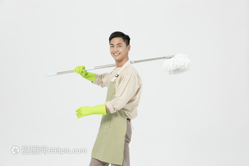 男性鐘點(diǎn)工家政保潔扛拖布